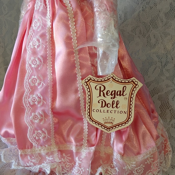 Vtg Regal Doll Collection Porcelain Collector Doll - Picture 4 of 8